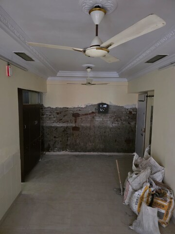  1.5 BHK Apartment at Paranjape Schemes Royal Court, Andheri East – for Rent