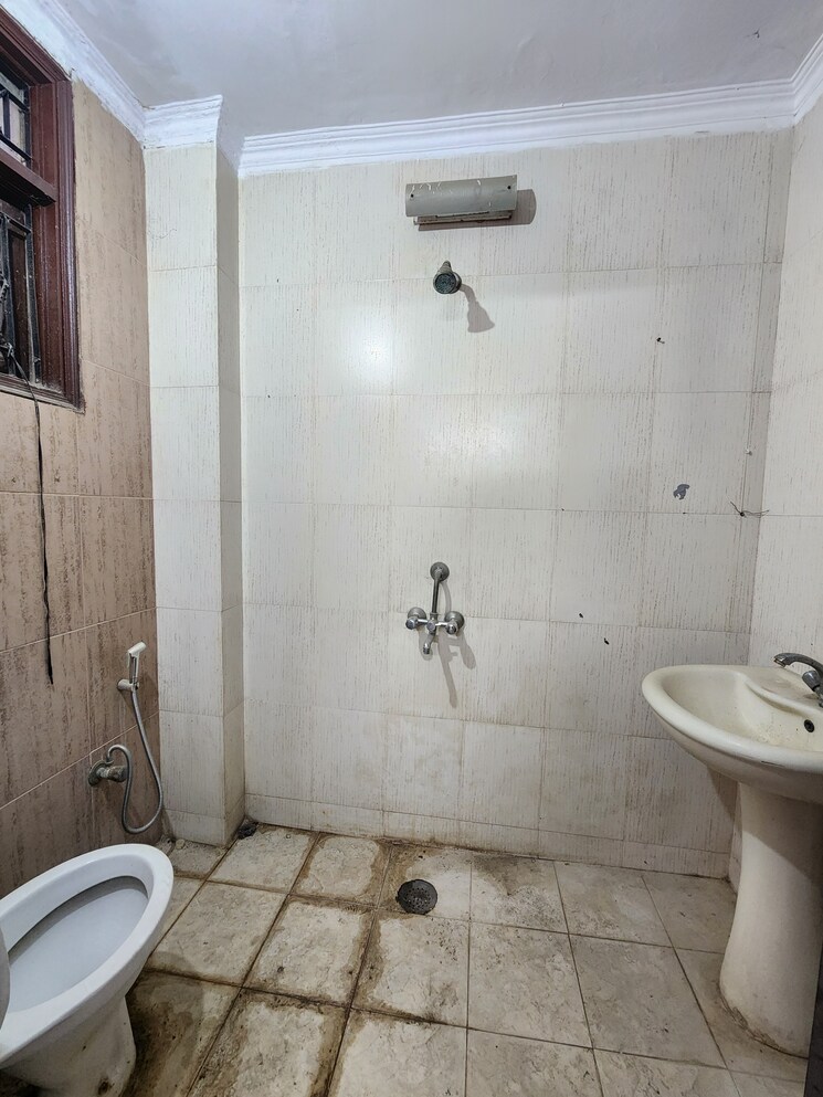 Bathroom, chattarpur 2 Bedroom 650 Sq.Ft. Builder Floor In Chattarpur Delhi 9683069