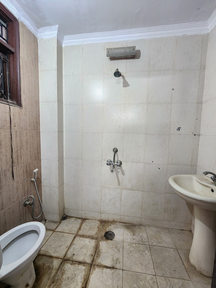 Bathroom, chattarpur 2 Bedroom 650 Sq.Ft. Builder Floor In Chattarpur Delhi 9683069