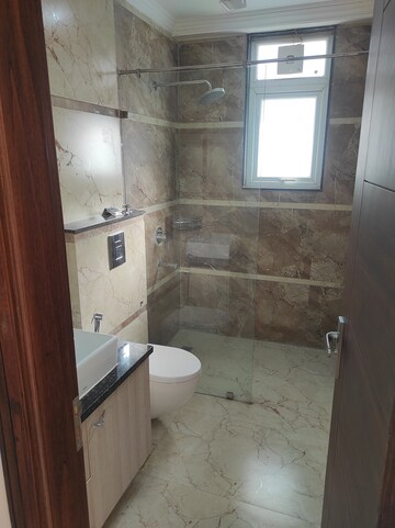 Room in 3 BHK Builder Floor at Sector 52 – for Rent