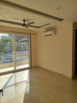 Furnished Amenities in 3 BHK Builder Floor at Sector 52 – for Rent