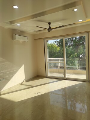 Balcony in 3 BHK Builder Floor at Sector 52 – for Rent