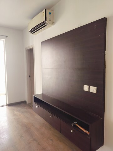 Room in 3.5 BHK Apartment at Emaar Imperial Gardens, Sector 102 – for Rent