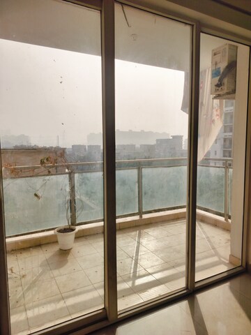 Room in 3.5 BHK Apartment at Emaar Imperial Gardens, Sector 102 – for Rent