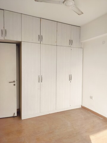 Room in 3.5 BHK Apartment at Emaar Imperial Gardens, Sector 102 – for Rent