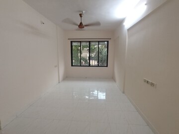 Room in 1 BHK Apartment at Kashish Park Apartment, Lal Bahadur Shastri Road – for Rent