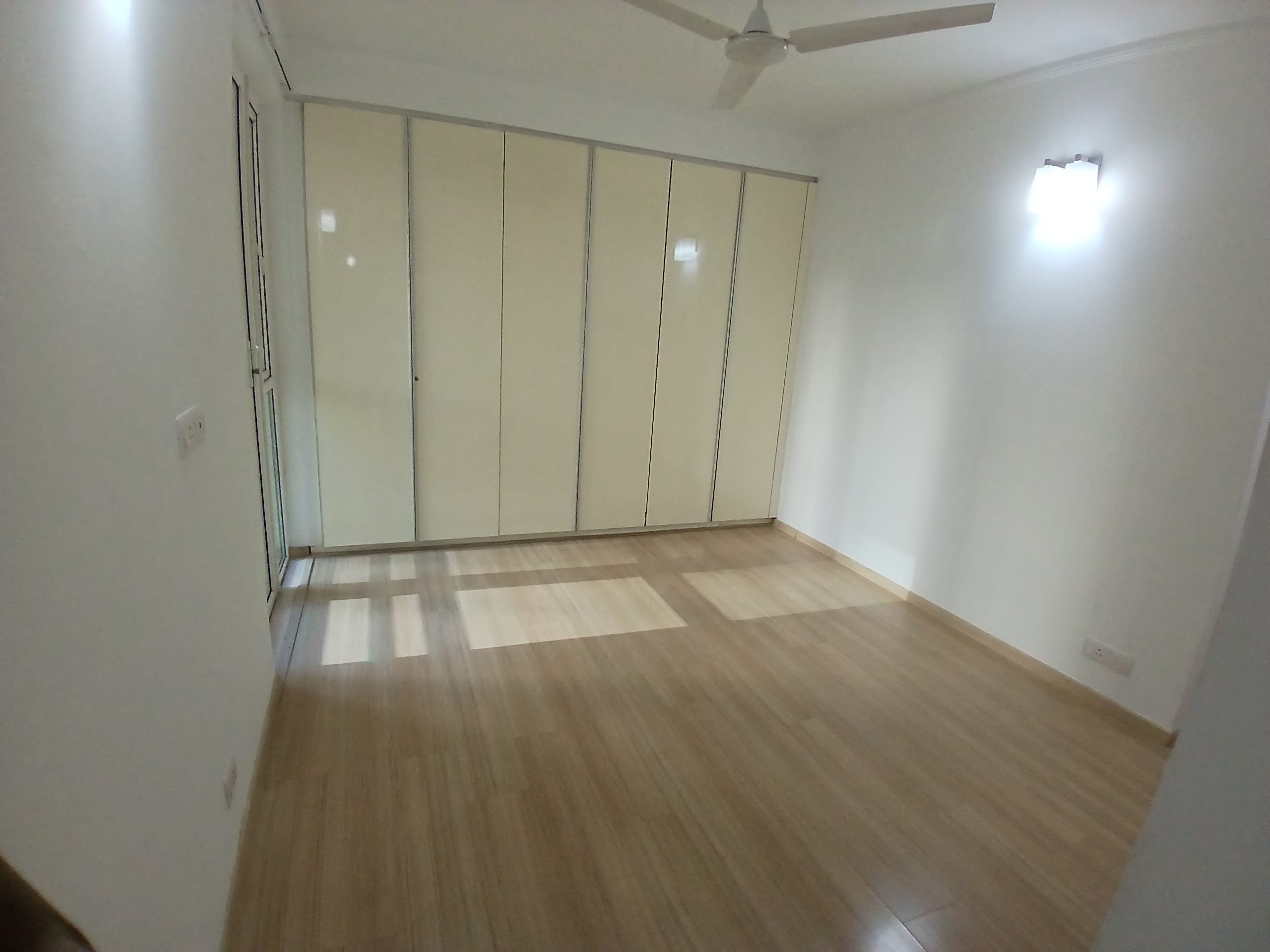4 BHK + Pooja Room,Servant Room Apartment For Sale in DLF Park Place