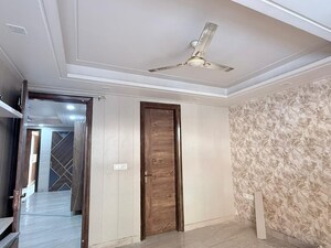 Building Lobby in 3 BHK Builder Floor at BPTP Parklands, Sector 76 – for Rent