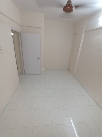 Room in 1 BHK Apartment at Kashish Park Apartment, Lal Bahadur Shastri Road – for Rent