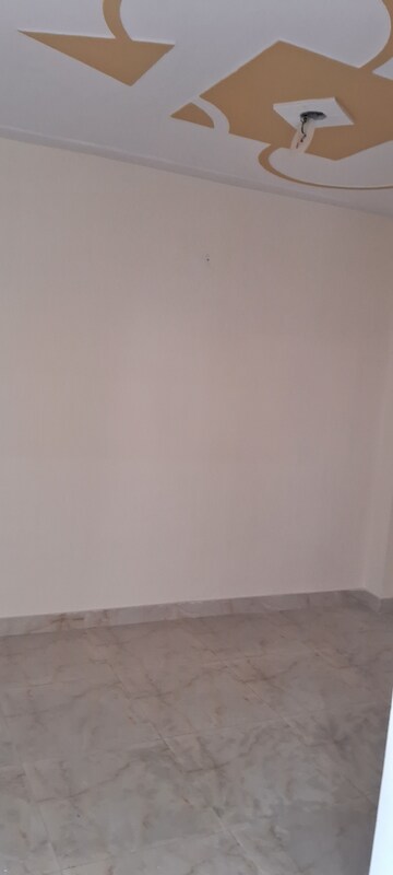 Room in 3.5 BHK Independent House at Sgm Nagar – for Sale