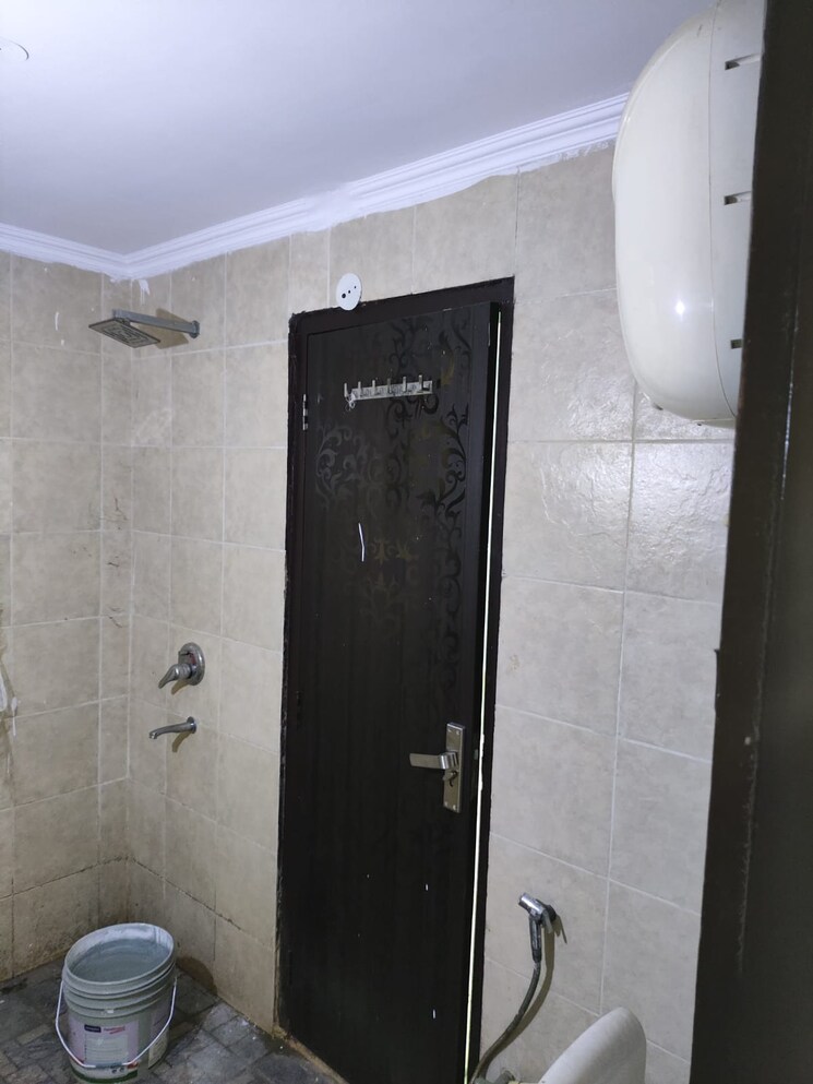 Bathroom, sector 23 dwarka 3 Bedroom 1400 Sq.Ft. Apartment In Sector 23 Dwarka Delhi 9683278