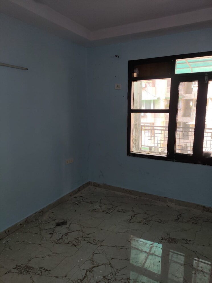 Room, sector 23 dwarka 3 Bedroom 1400 Sq.Ft. Apartment In Sector 23 Dwarka Delhi 9683278