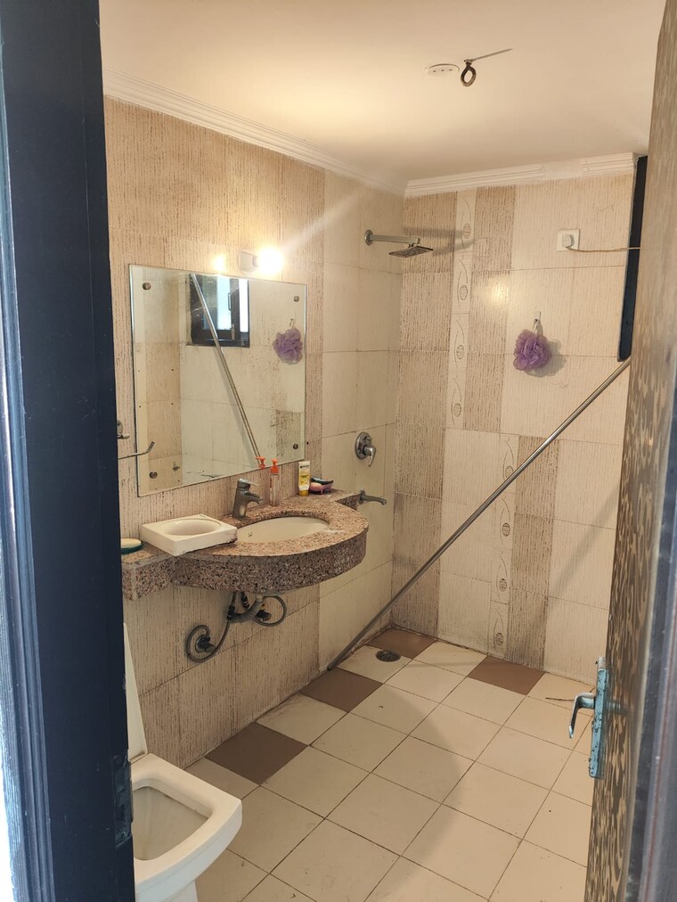 Bathroom, sector 23 dwarka 3 Bedroom 1400 Sq.Ft. Apartment In Sector 23 Dwarka Delhi 9683278