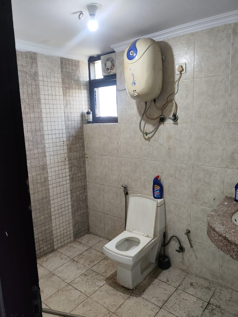 Bathroom, sector 23 dwarka 3 Bedroom 1400 Sq.Ft. Apartment In Sector 23 Dwarka Delhi 9683278