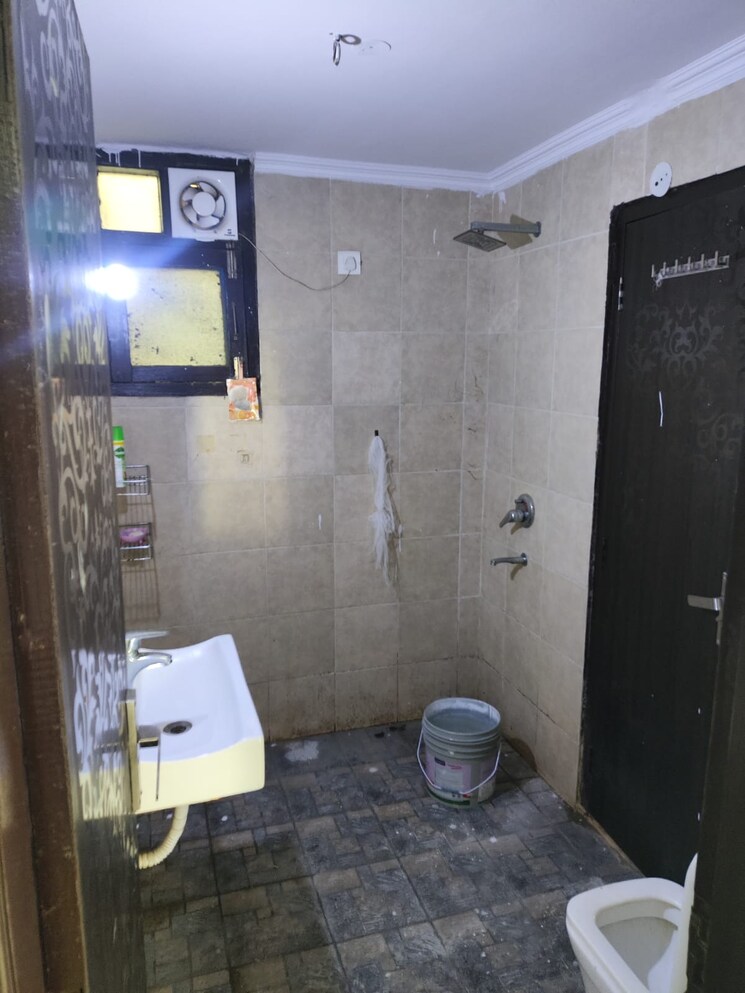 Bathroom, sector 23 dwarka 3 Bedroom 1400 Sq.Ft. Apartment In Sector 23 Dwarka Delhi 9683278