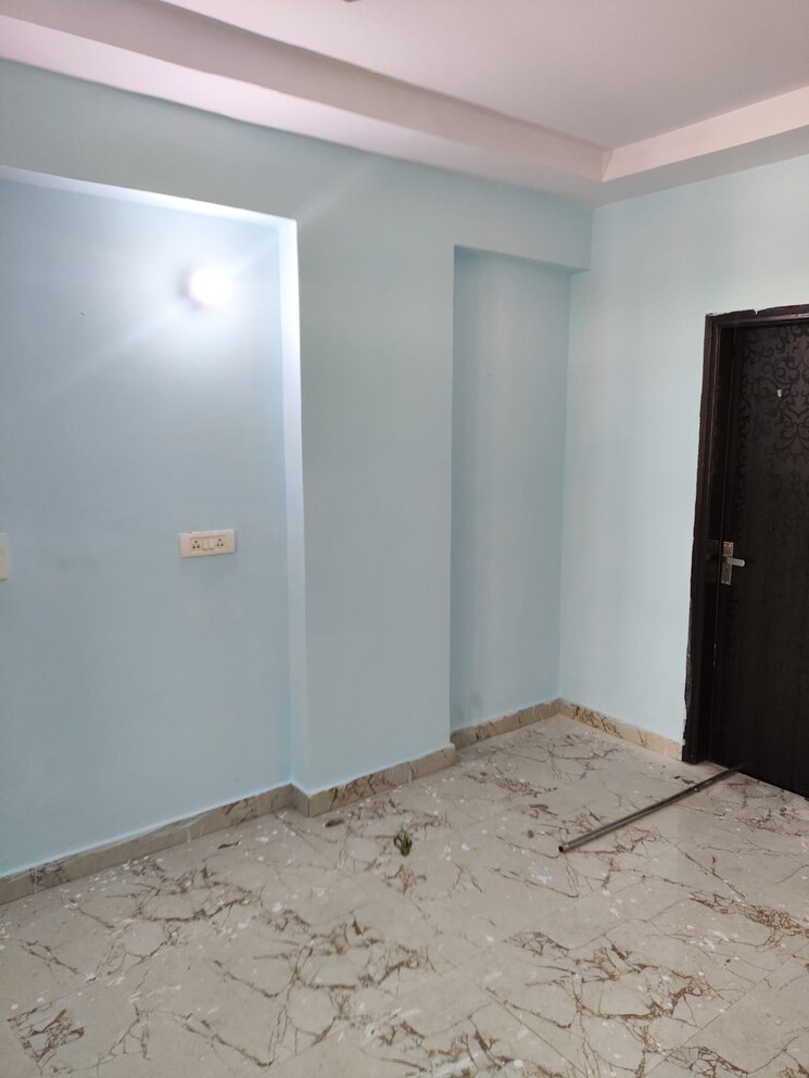 Room, sector 23 dwarka 3 Bedroom 1400 Sq.Ft. Apartment In Sector 23 Dwarka Delhi 9683278