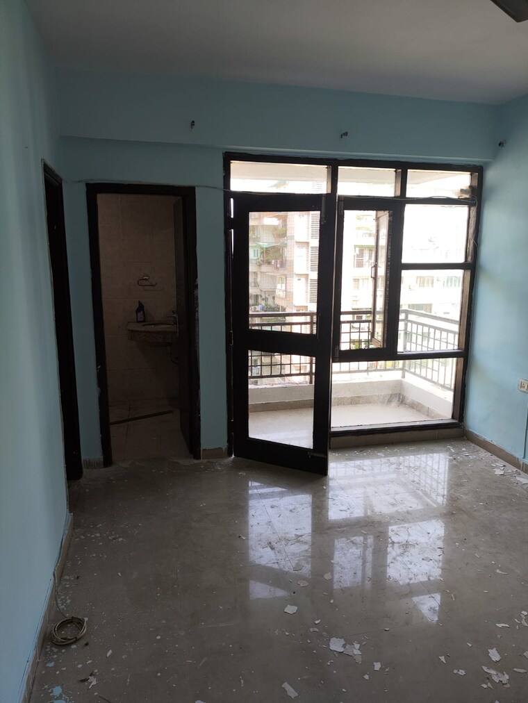 Room, sector 23 dwarka 3 Bedroom 1400 Sq.Ft. Apartment In Sector 23 Dwarka Delhi 9683278