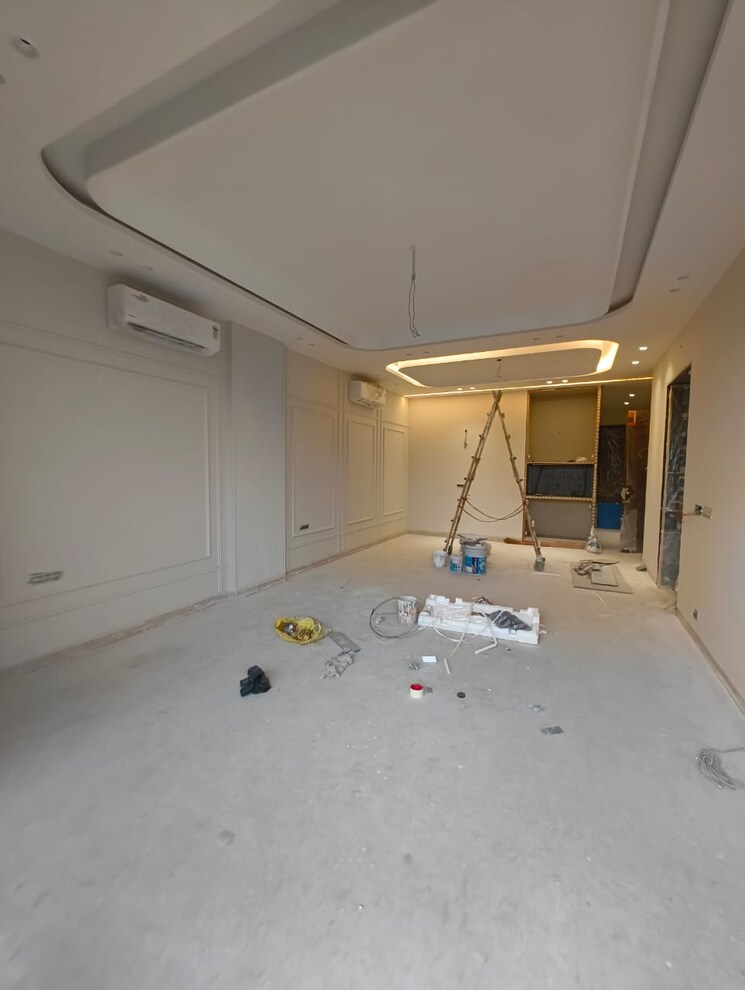 Room, nehru enclave 3 Bedroom 200 Sq.Yd. Builder Floor In Nehru Enclave Delhi 9683342