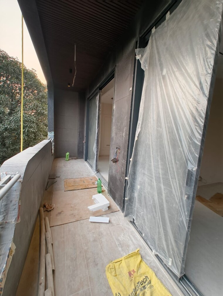 Balcony, nehru enclave 3 Bedroom 200 Sq.Yd. Builder Floor In Nehru Enclave Delhi 9683342