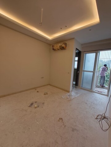 Room in 3 BHK Builder Floor at Nehru Enclave – for Rent