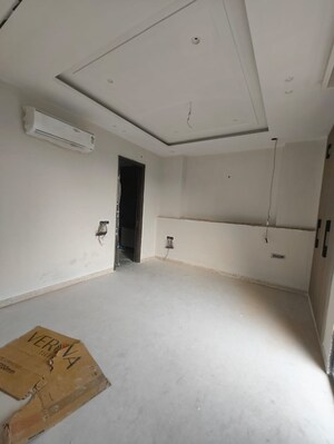 Room in 3 BHK Builder Floor at Nehru Enclave – for Rent