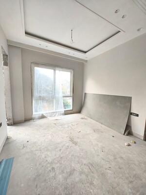 Room in 3 BHK Builder Floor at Nehru Enclave – for Rent