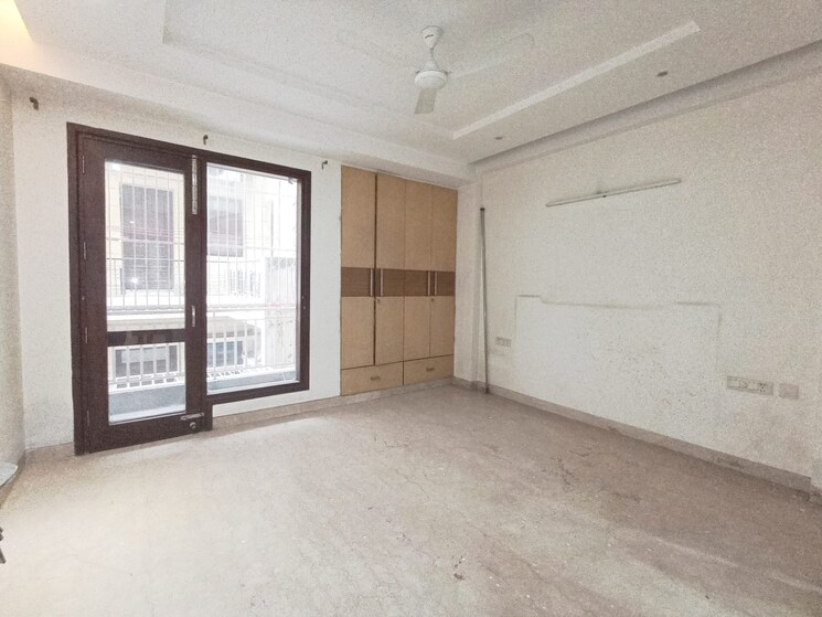 Cover Image, kailash colony 4 Bedroom 250 Sq.Yd. Builder Floor In Kailash Colony Delhi 9683382