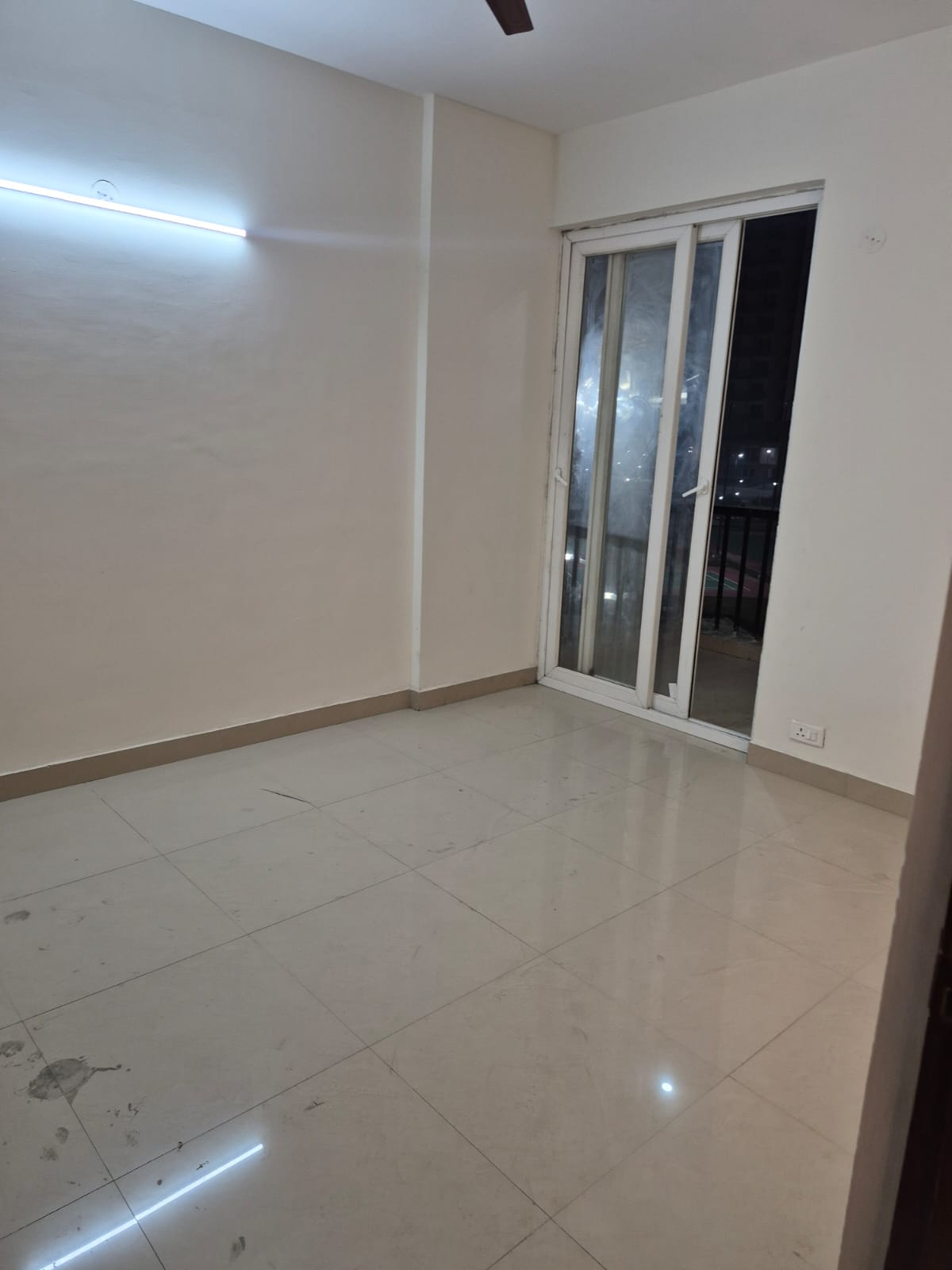 3.5 BHK + Servant Room 1745 Sq.Ft. Apartment in Amrapali Heartbeat City