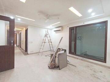 Room in 4 BHK Builder Floor at Kailash Colony – for Rent