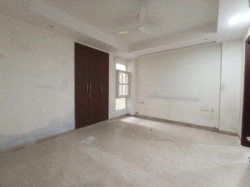 Room in 4 BHK Builder Floor at Kailash Colony – for Rent