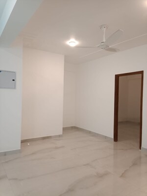 Room in 3 BHK Apartment at Proview Officer City, Raj Nagar Extension – for Rent