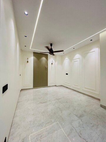 Room in 3 BHK Builder Floor at BPTP Green Oaks, Sector 70a – for Sale