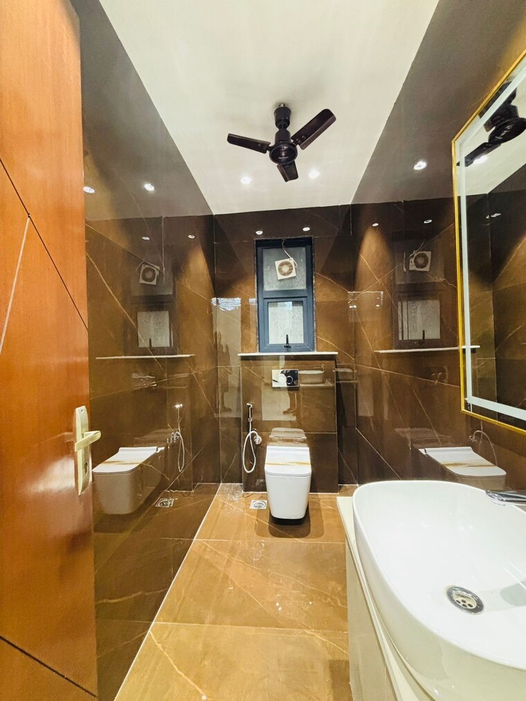 Gym, bptp-green-oaks 3 Bedroom 180 Sq.Yd. Builder Floor In Sector 70a Gurgaon 9683419