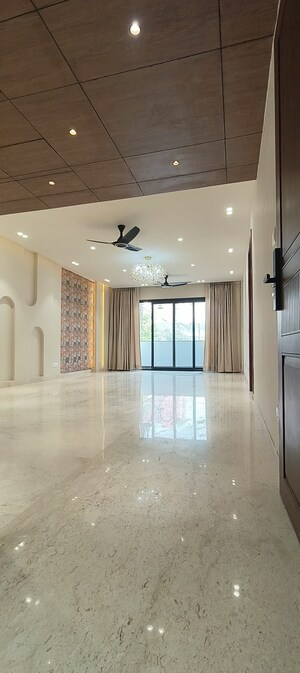 Room in 3 BHK Builder Floor at BPTP Green Oaks, Sector 70a – for Sale