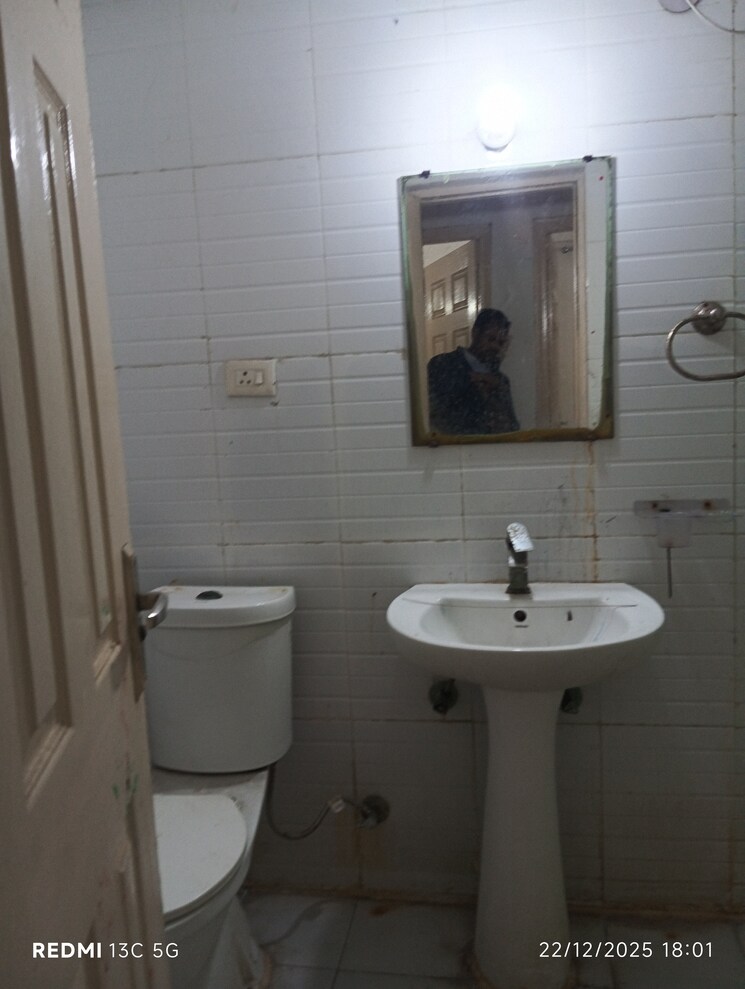 Bathroom, nimbus-the-hyde-park 4 Bedroom 2400 Sq.Ft. Apartment In Sector 78 Noida 9683462