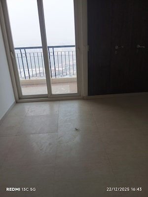 Room in 4 BHK Apartment at Nimbus The Hyde park, Sector 78 – for Rent