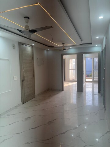 Lift in 4 BHK Builder Floor at Sahastradhara Road – for Rent