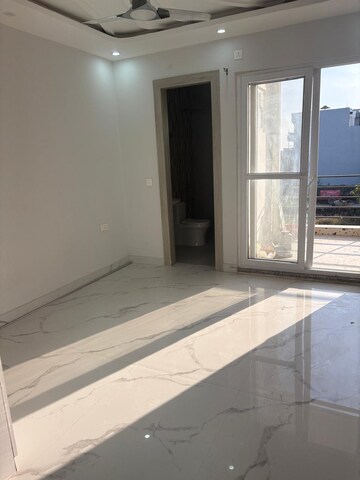 Room in 4 BHK Builder Floor at Sahastradhara Road – for Rent
