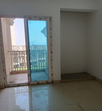 Room in 2.5 BHK Apartment at Capital Athena, Sector 1 Greater Noida – for Sale