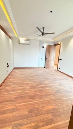 3 BHK + Servant Room Builder Floor For Sale in BPTP Green Oaks