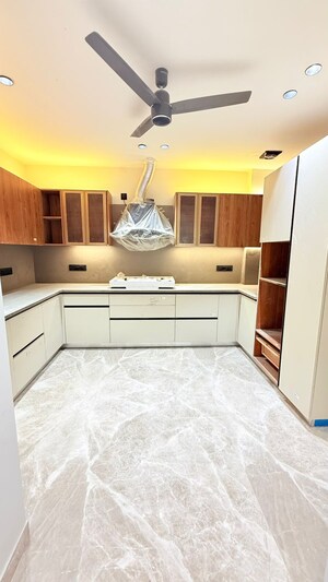 Bedroom in 3 BHK Builder Floor at BPTP Green Oaks, Sector 70a – for Sale