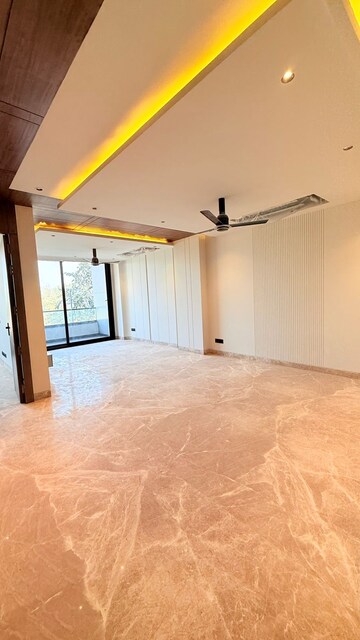 Room in 3 BHK Builder Floor at BPTP Green Oaks, Sector 70a – for Sale