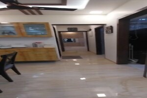 Room in 3 BHK Builder Floor at South City 1 – for Rent