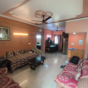 Living Room in 2 BHK Apartment at Rwa Jalvayu Vihar Noida, Sector 25 – for Rent