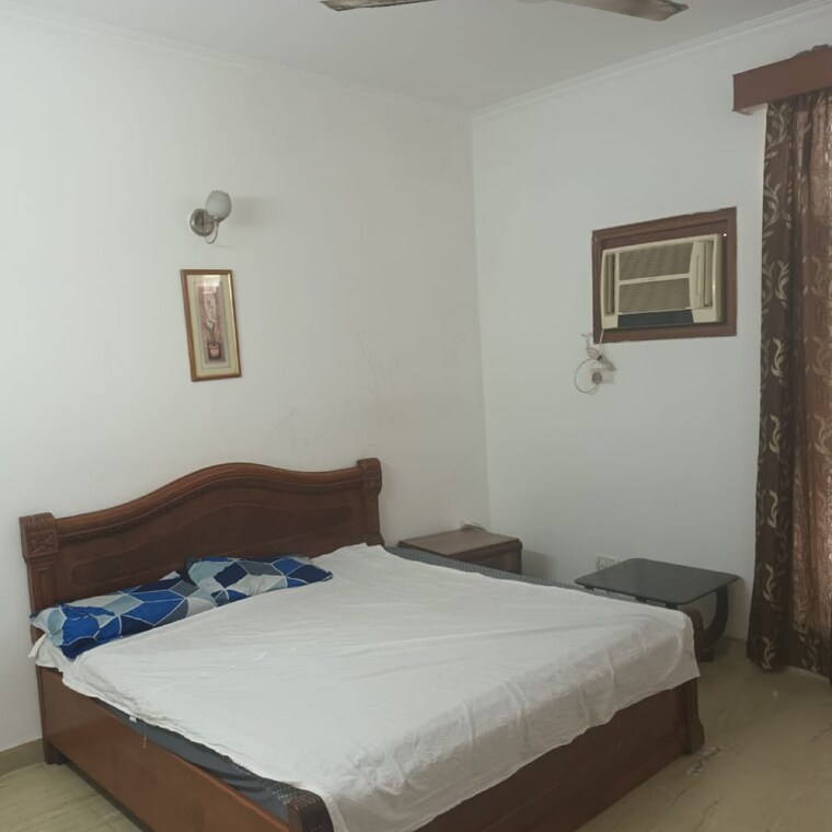 Bedroom, sector 40 6+ Bedroom 100 Sq.Yd. Independent House In Sector 40 Gurgaon 9683875