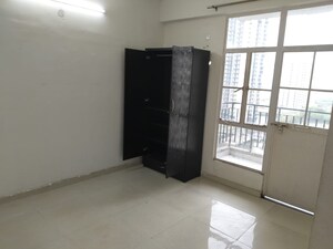 Room in 2 BHK Apartment at Signature Global Signum 107, Sector 107 – for Rent