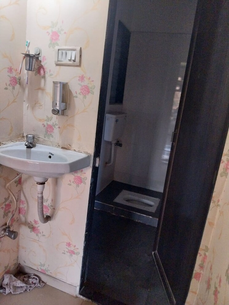 Bathroom, kopar khairane 1 Bedroom 400 Sq.Ft. Apartment In Kopar Khairane Navi Mumbai 9684074