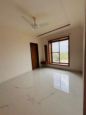 Room in 2 BHK Apartment at Golden Tulip Kondapur, Kondapur – for Rent