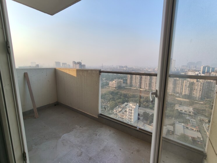 Balcony, tulip-yellow 3 Bedroom 1704 Sq.Ft. Apartment In Sector 69 Gurgaon 9684203