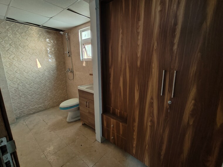 Bathroom, tulip-yellow 3 Bedroom 1704 Sq.Ft. Apartment In Sector 69 Gurgaon 9684203